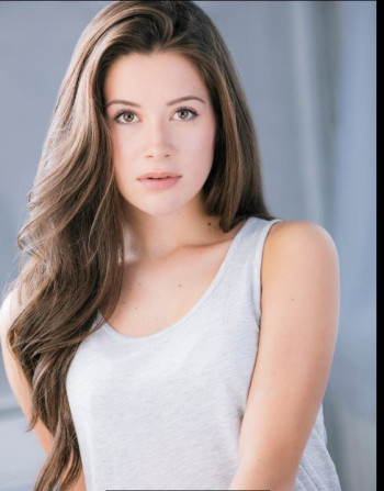 娜塔莎·卡利斯