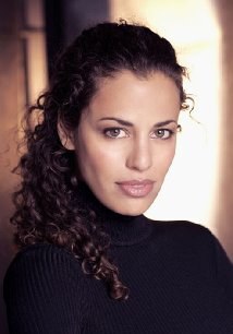 雅典娜·卡尔卡尼斯