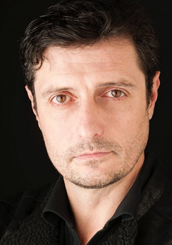 阿德里亚诺·卡瓦略