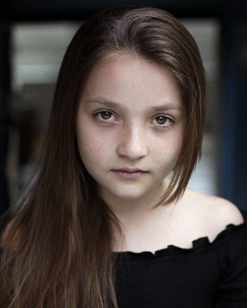 安雅·麦肯纳-布鲁斯