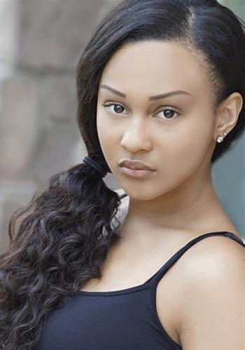 阿丽亚•罗亚尔