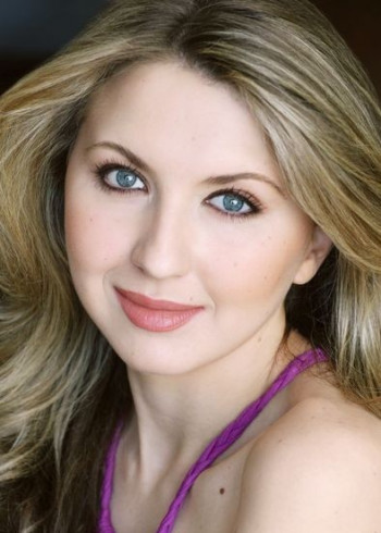 妮娜·阿里安达