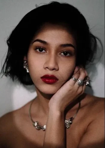 阿格尼妮·哈克