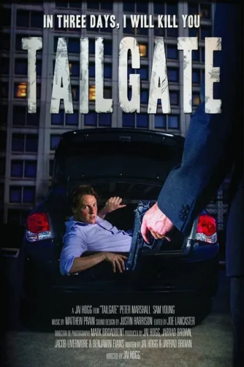 困在后备箱的男人